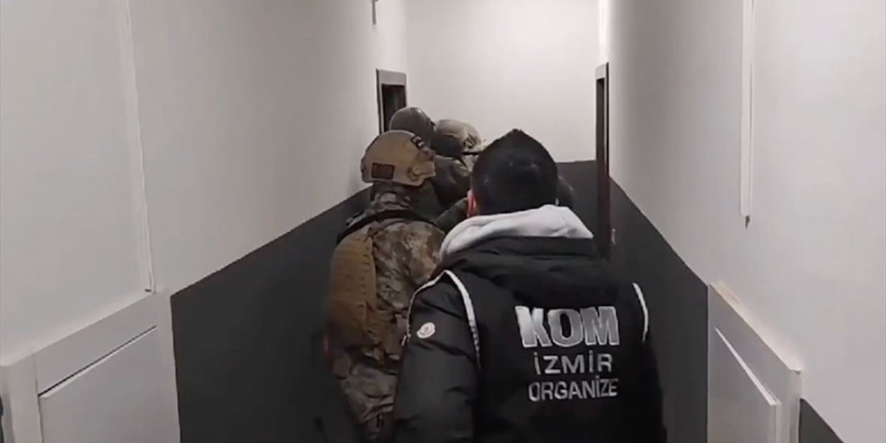 İzmir'de Suç Örgütüne Yönelik Operasyonda 11 Şüpheli Tutuklandı