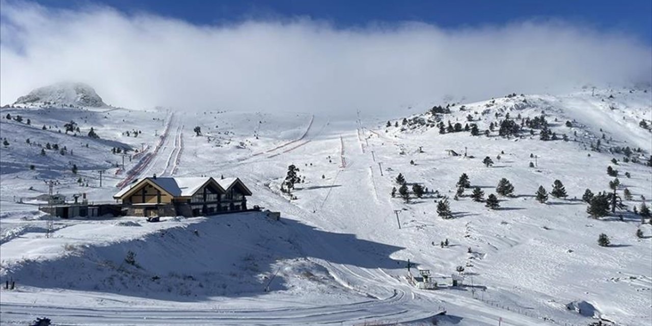 Kayak Merkezlerinde En Fazla Kar Kalınlığı 164 Santimetreyle Kartalkaya'da Ölçüldü