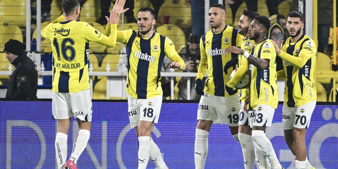 Fenerbahçe, Zirveyle Arasındaki Puan Farkını 4'e İndirdi