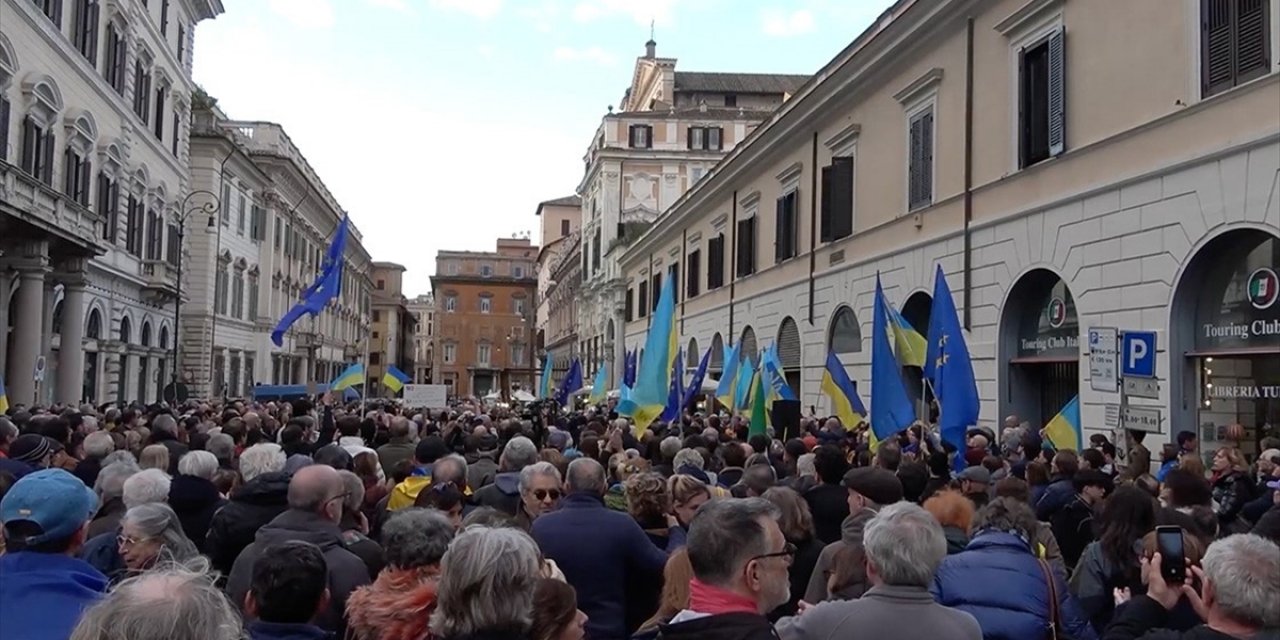 İtalya'da Yaşayan Ukraynalılar, Trump'ın Zelenskiy'e Yönelik Tavrını Protesto Etti