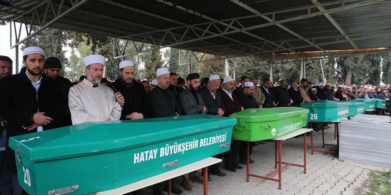 Hatay'daki Trafik Kazasında Hayatını Kaybeden 6 Kişinin Cenazeleri Defnedildi