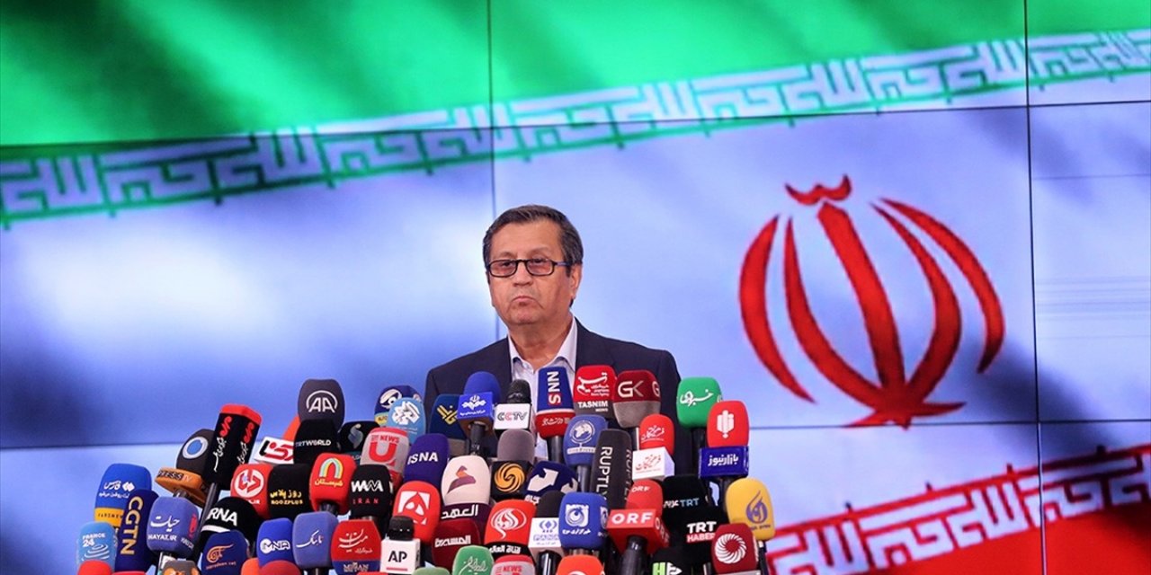 İran'da Ekonomi Bakanı Himmeti, Meclis Tarafından Azledildi