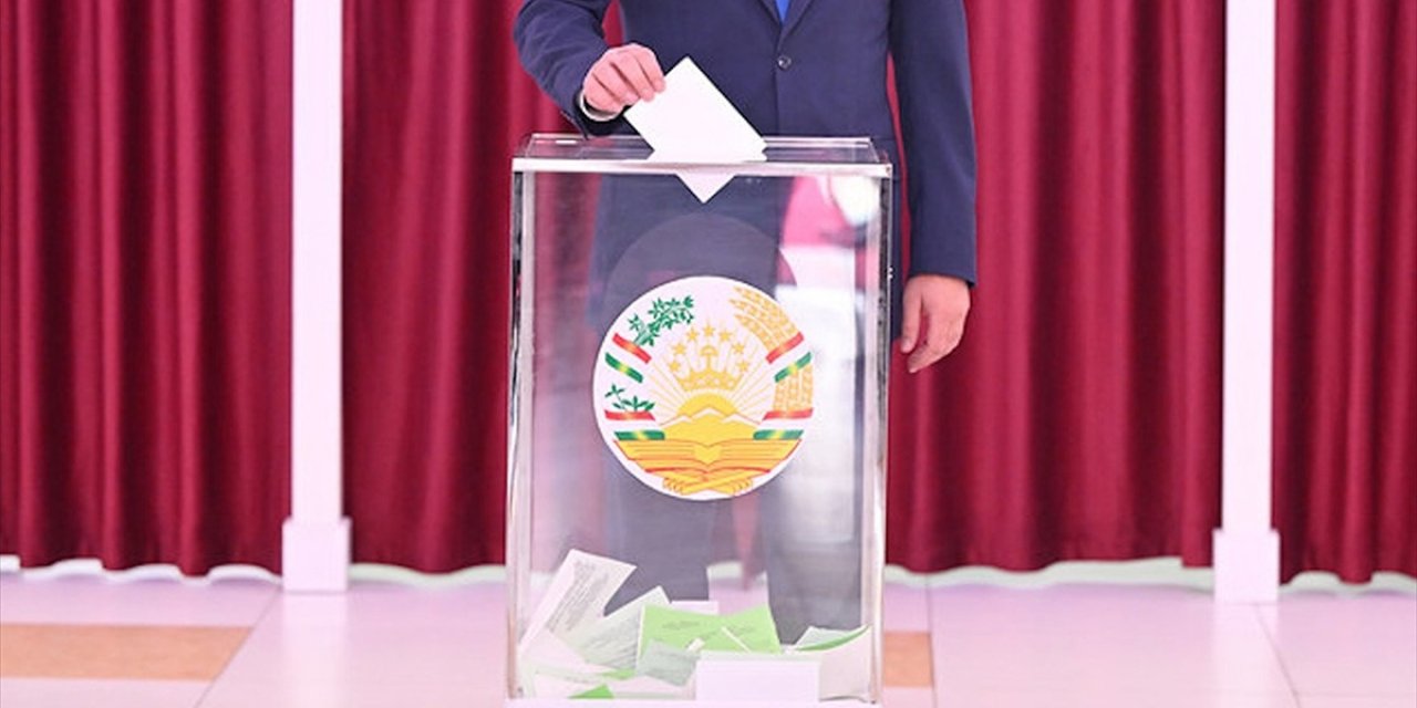 Tacikistan'daki Genel Seçimi Halk Demokratik Partisi Kazandı