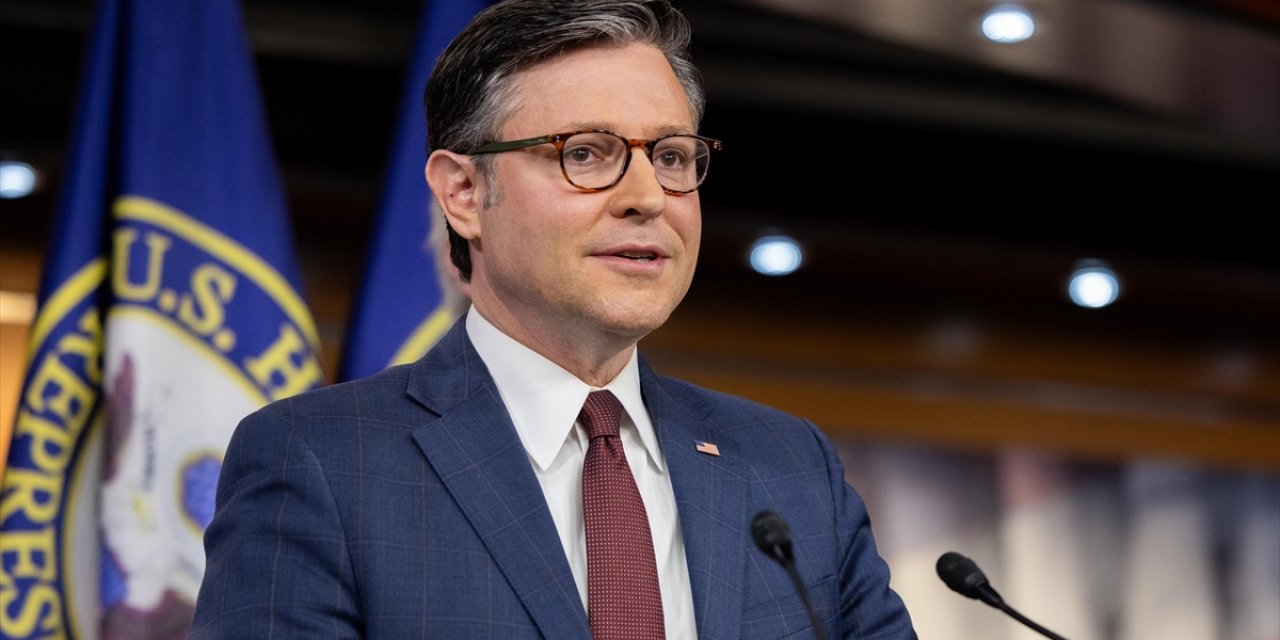 ABD Temsilciler Meclisi Başkanı Johnson, Zelenskiy'nin İstifa Etmesinin Gerekebileceğini Söyledi
