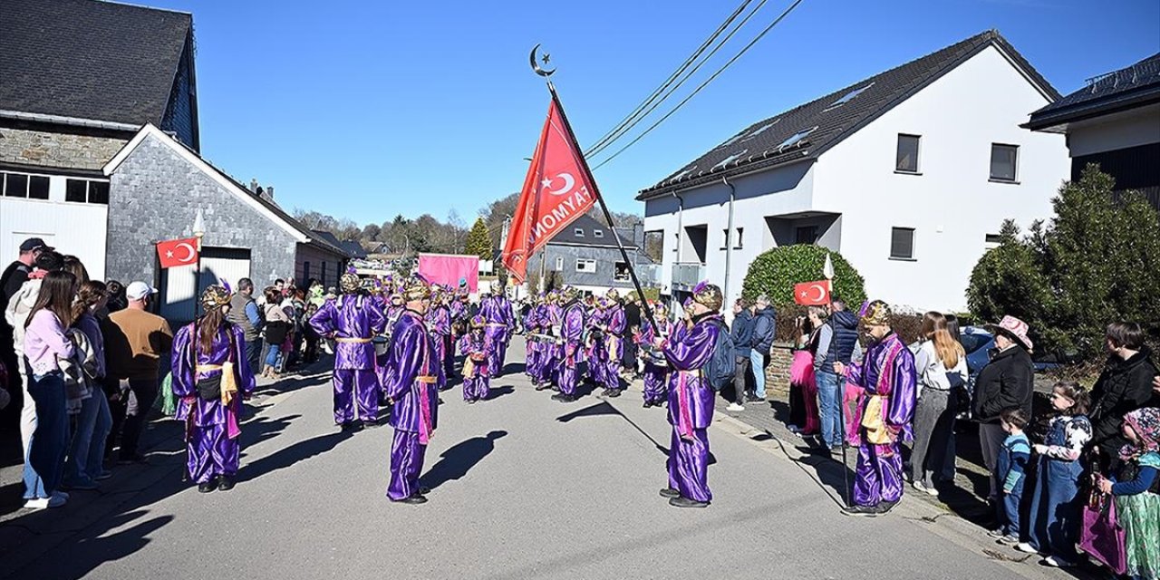 Belçika'nın "Türk Köyü"nde Karnaval Coşkusu Yaşandı