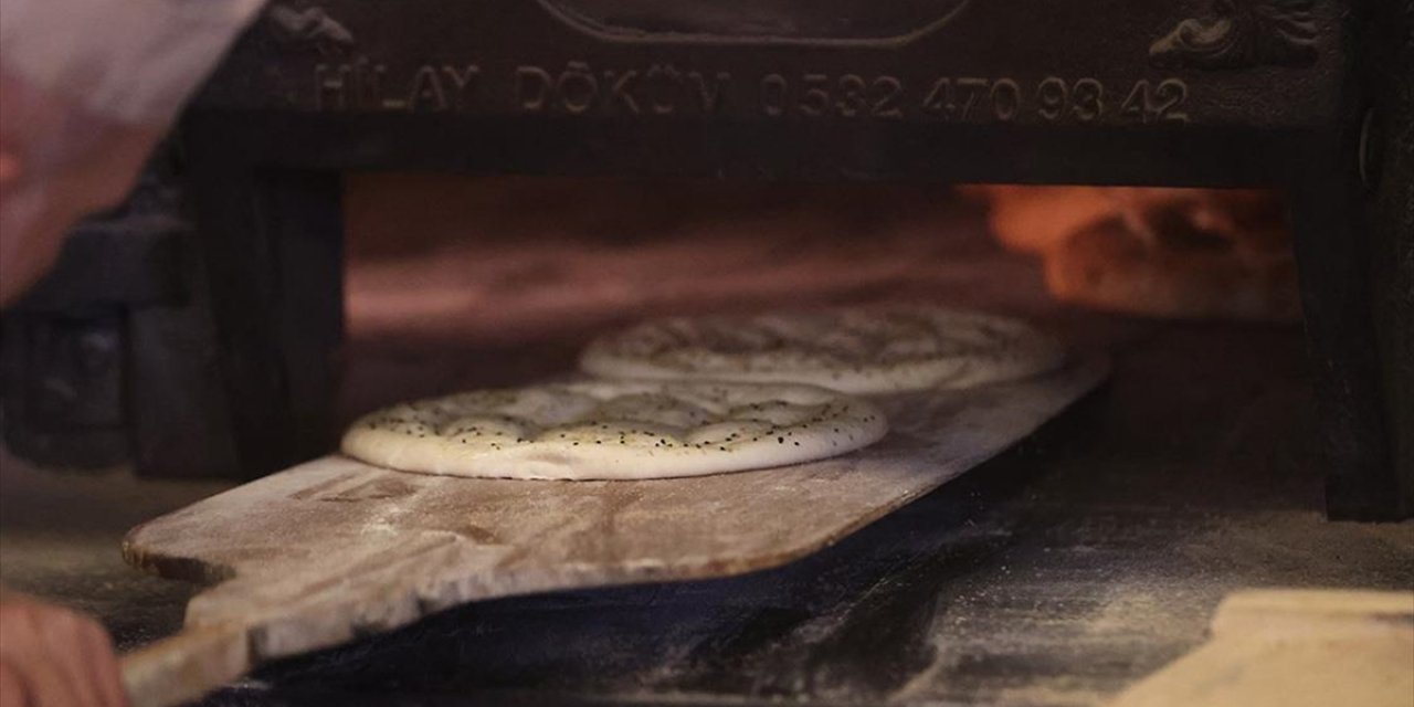 Mahalleliyi Kuyrukta Buluşturan Lezzet: Ramazan Pidesi