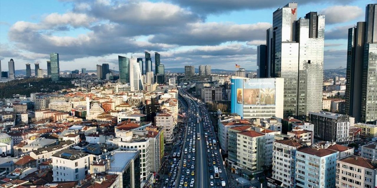 İstanbul'da Akşam Saatlerinde Trafik Yoğunluğu Yaşanıyor