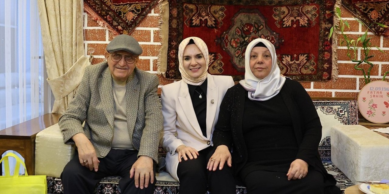 Bakan Göktaş, Kırşehir'de 56 Yıllık Evli Çiftin Çay Davetini Geri Çevirmedi