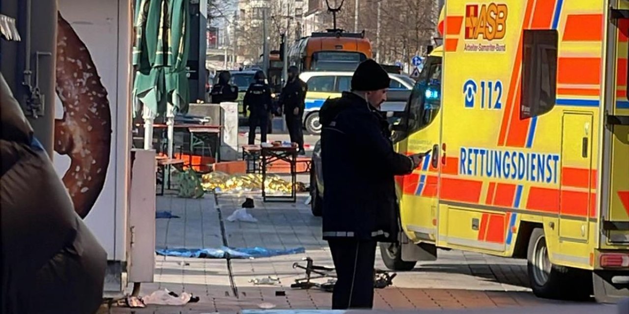 Almanya’da Araçla Kalabalığa Dalan Zanlının Aşırı Sağcılarla Bağlantılı Olduğu Ortaya Çıktı