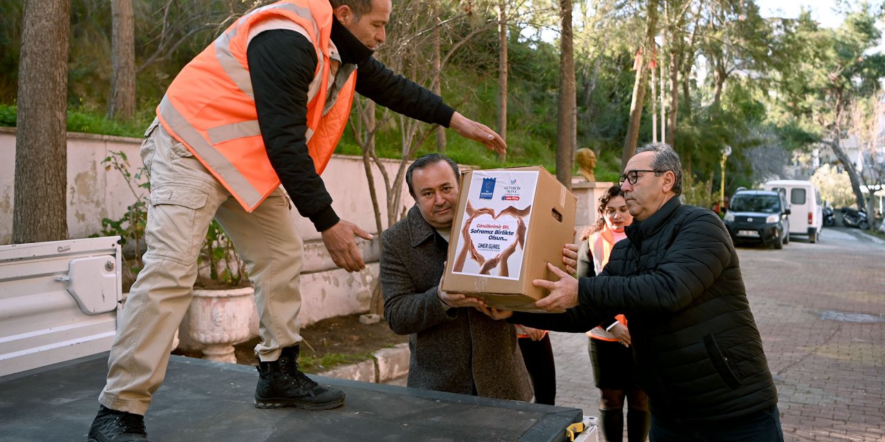 Kuşadası Belediyesi’nden 3 Bin Aileye Ramazan Yardımı
