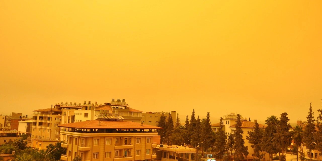 DİKKAT! 2-3 Gün Camlarınızı Açmayın, Maske Takmadan Dışarıya Çıkmayın!