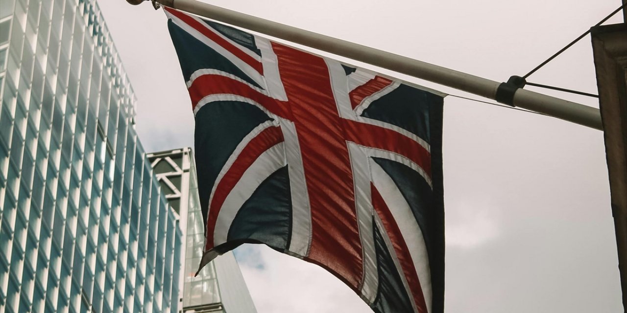 İngiltere'de Araç Satışları Düşüş Eğilimini Beşinci Aya Taşıdı