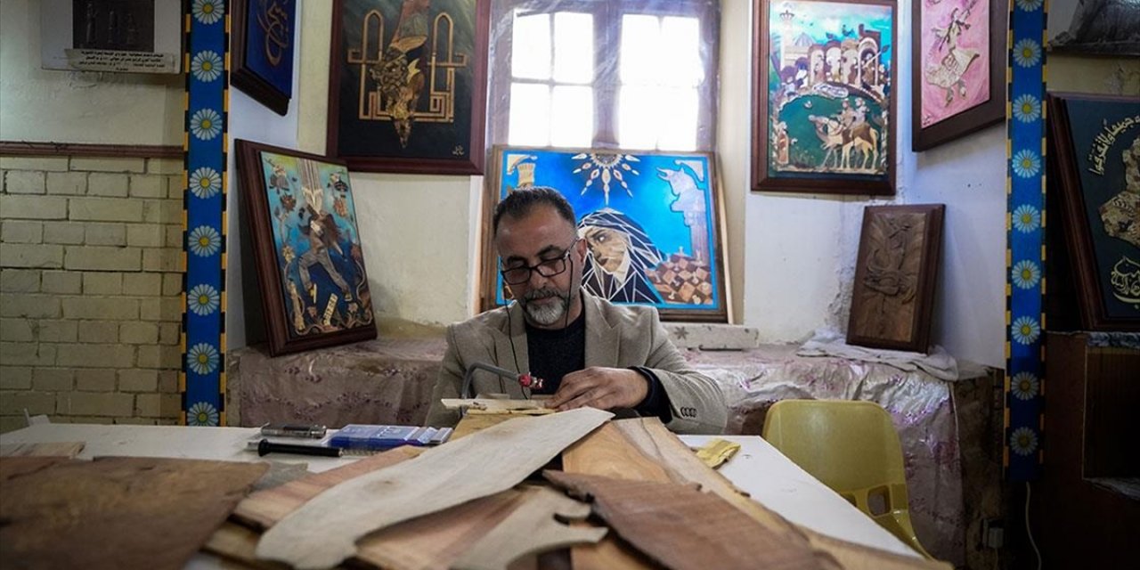 Iraklı Ressam, Ahşap Parçalarını Bir Araya Getirerek Sanat Eserine Dönüştürüyor
