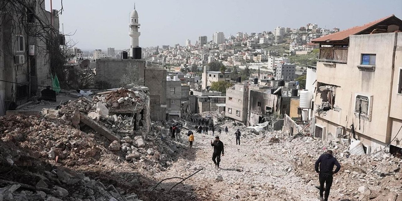 İsrail, Nur Şems Mülteci Kampı'nda Filistinlilere Ait 17 Evi Yıkmaya Başladı