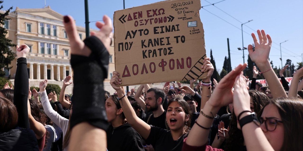 Yunanistan'da 2 Yıl Önce Yaşanan Tren Kazasının Sorumlularının Bulunması İçin Eylem Yapıldı