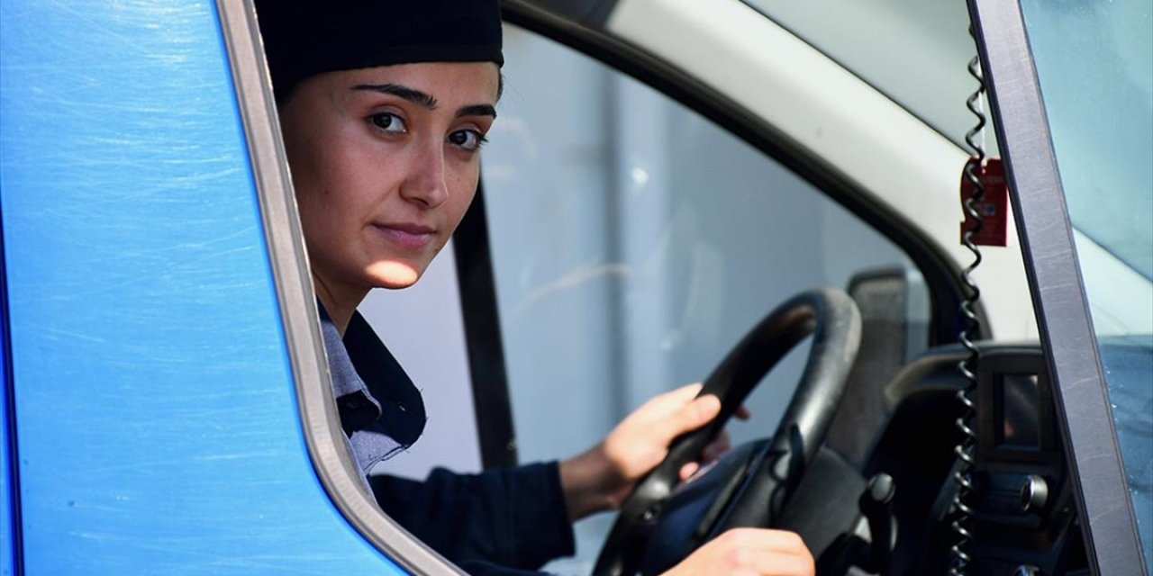 Düzce'de Kadın Jandarmalar Huzur ve Güvenlik İçin Görev Başında