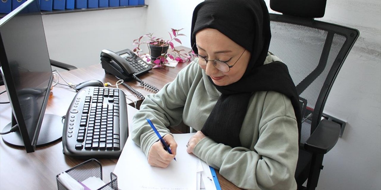 Engelini Aşıp İki Üniversite Bitiren Anne, Çalışma Azmiyle Örnek Oldu