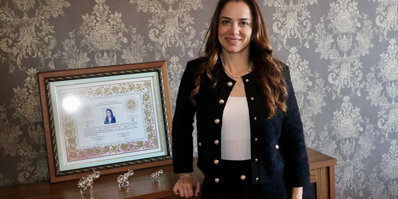 Kadın Avukat, Afetzedelere Yardım Edebilmek Amacıyla Arama Kurtarma Gönüllüsü Oldu