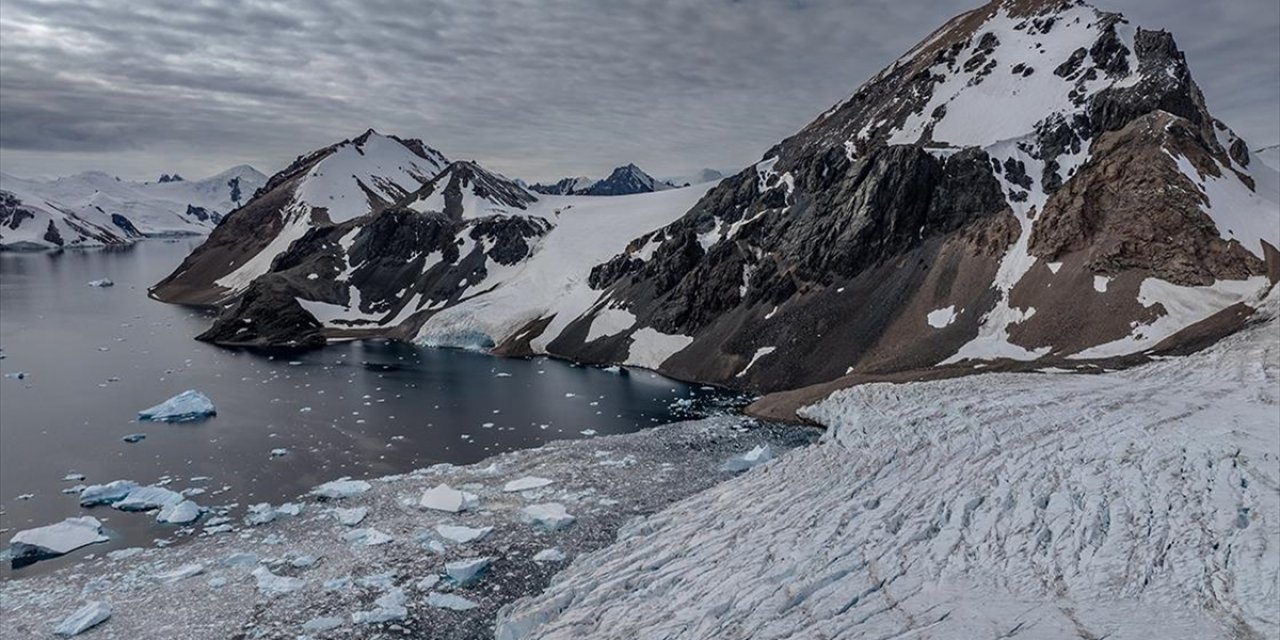 Shoesmith Buzulundan 10 Katlı Bina Boyutunda Buz Eridi