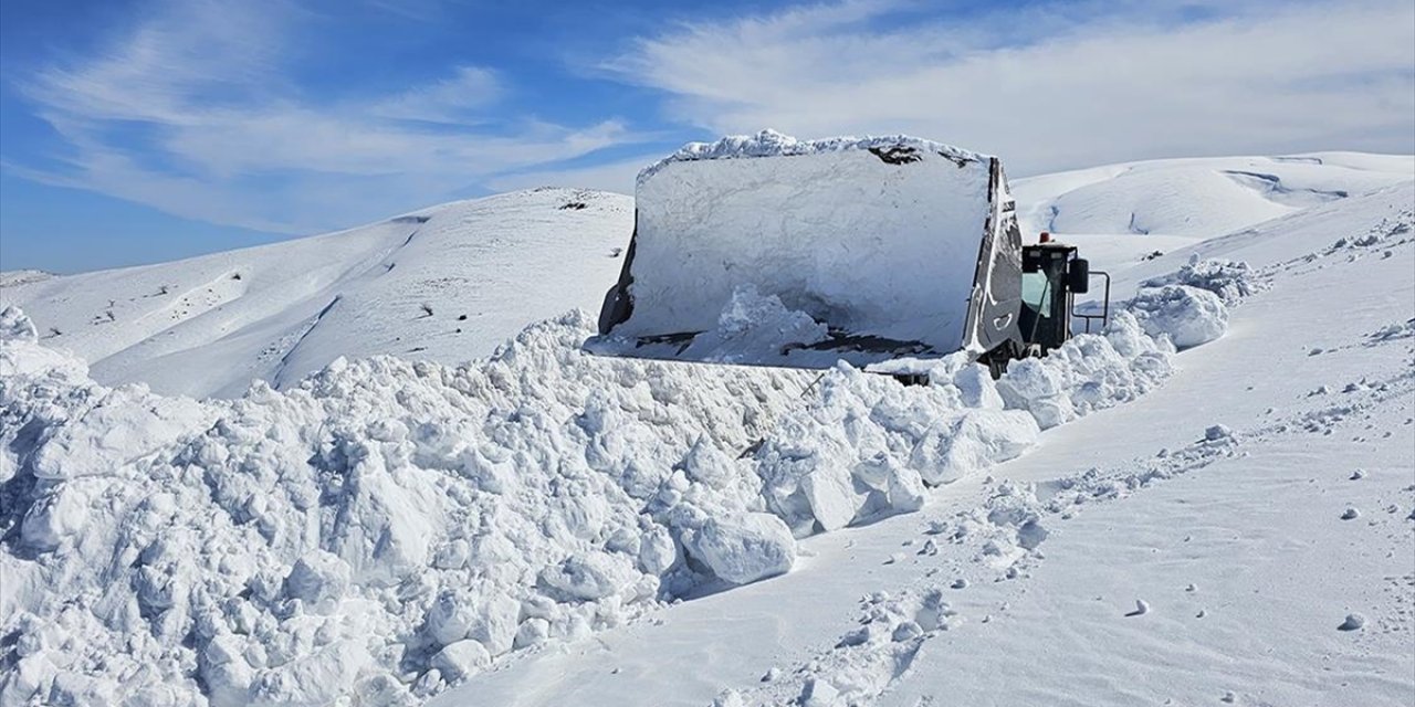 Muş'ta Karla Mücadele Çalışmaları Sürüyor