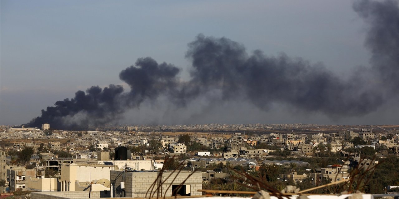 Gazze'de Gıda Maddelerinin Bulunduğu Depolarda Yangın Çıktı