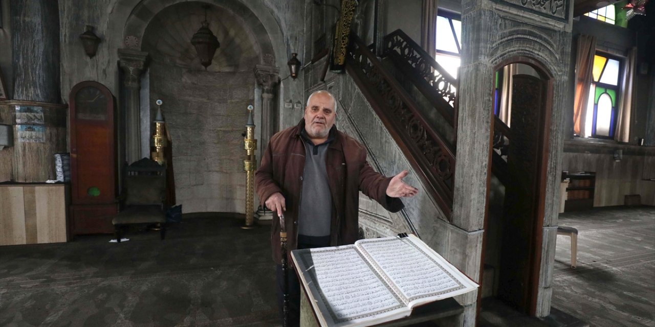 Nablus Halkı, İsrail Askerlerinin Yaktığı Tarihi Nasr Camisi İçin Seferber Oldu