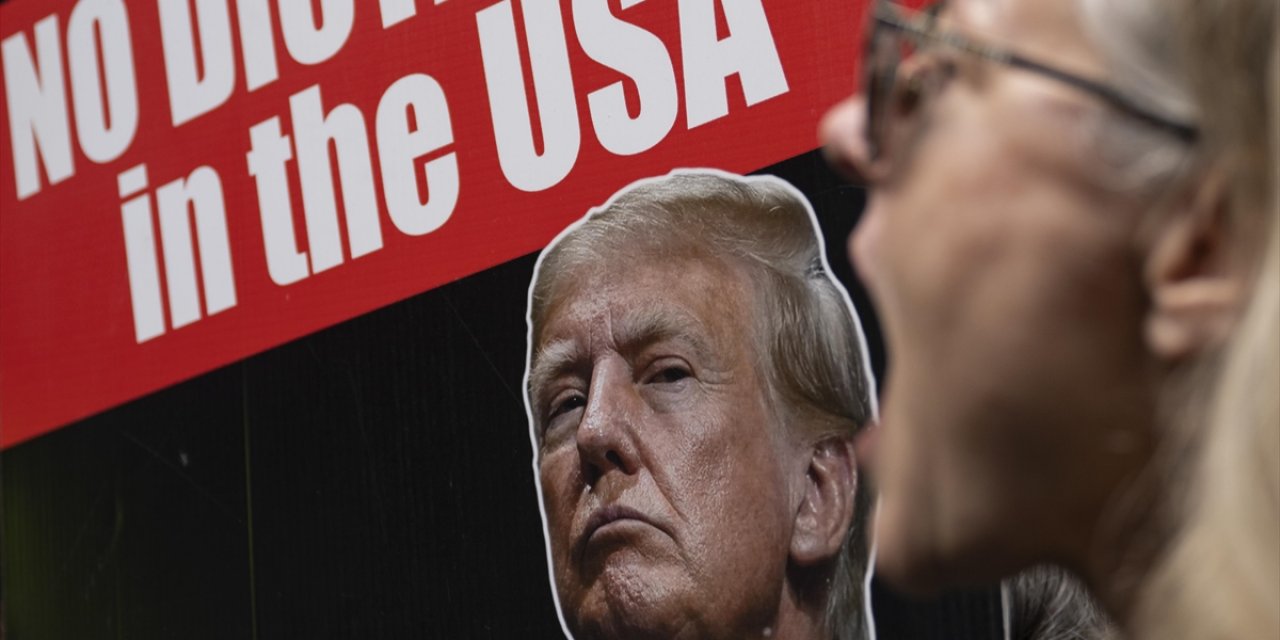 ABD'de Yüzlerce Kişi, Trump'ın Araştırma Kurumlarına Uyguladığı Kesintileri Protesto Etti