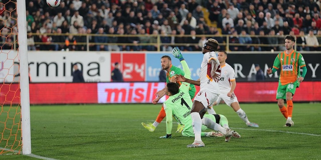Galatasaray, Deplasmanda Corendon Alanyaspor'u 2-1 Yendi
