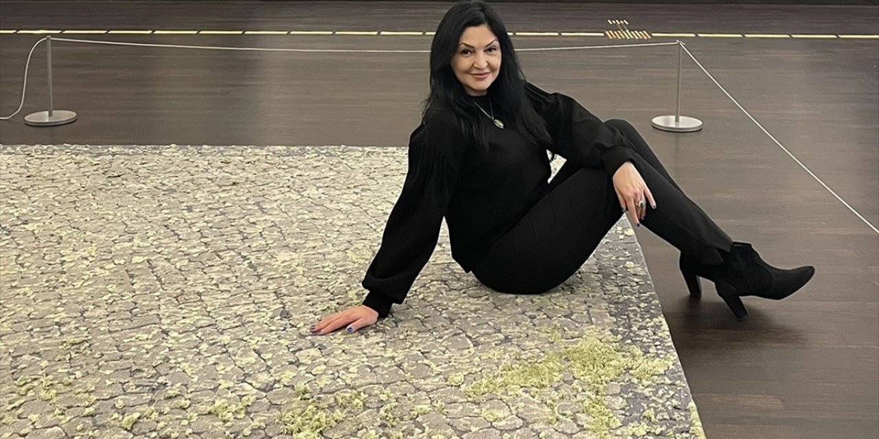 Sanatçı Sultan Adler'in Dokuma Halısı Bremen Sanat Müzesi'nde Sergileniyor