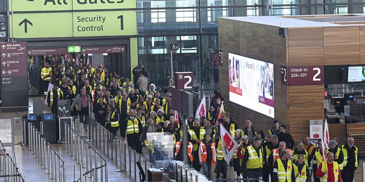 Almanya'da Havalimanlarındaki Uyarı Grevinden Yaklaşık 510 Bin Yolcunun Etkileneceği Tahmin Ediliyor