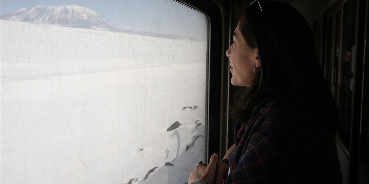 Muş'ta Doğaseverler, Tren Yolculuğuyla Bölgenin Güzelliklerini Keşfetti