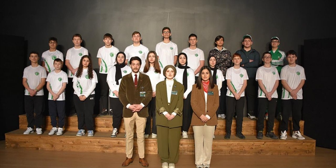 Öğrencilerin Bağımlılıkla Mücadele İçin Yazdığı Şiirlerden Öğretmenleri Şarkı Besteledi