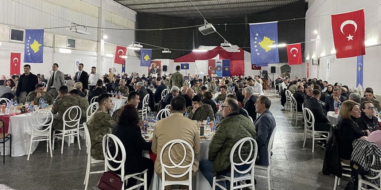 Türk Askeri, Kosova’daki Sultan Murat Kışlası’nda İftar Verdi