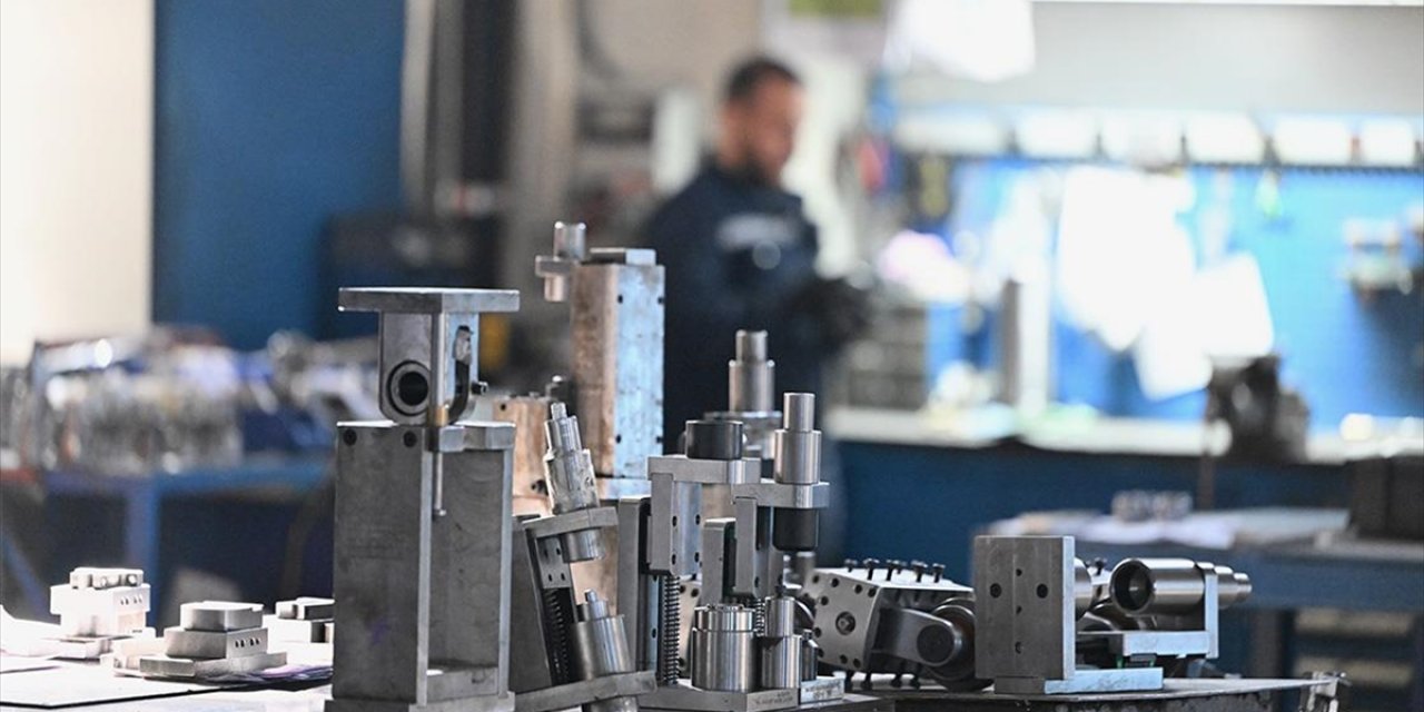 Düzce'de KOSGEB Desteğiyle Kurulan Fabrika Avrupa'ya Kalıp ve Makine Parçaları Gönderiyor