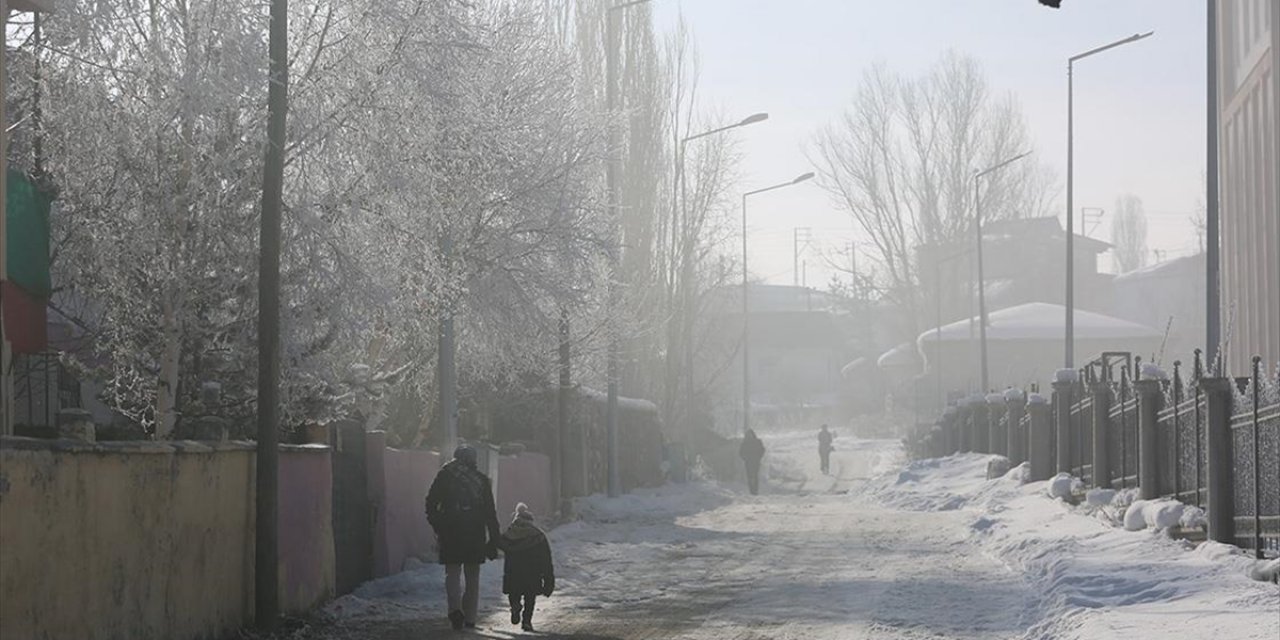 Ardahan'da Dondurucu Soğukların Etkisi Sürüyor