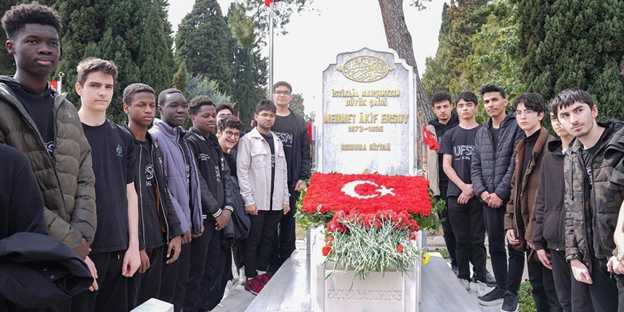 Mehmet Akif Ersoy, İstiklal Marşı'nın Kabulünün 104. Yılında Kabri Başında Anıldı