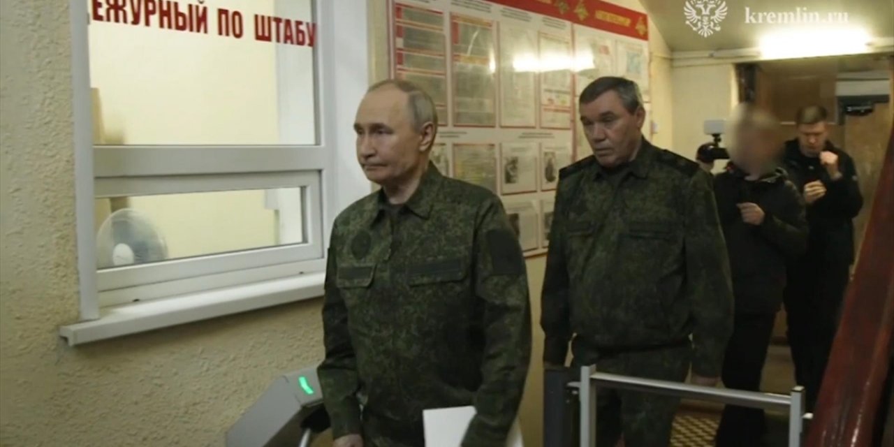 Putin, Askeri Üniforması İle Ukrayna Ordusuyla Çatışmaların Sürdüğü Kursk Bölgesine Geldi