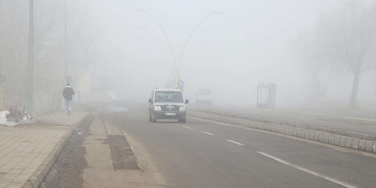 Ağrı'da Yoğun Sis Etkili Oldu