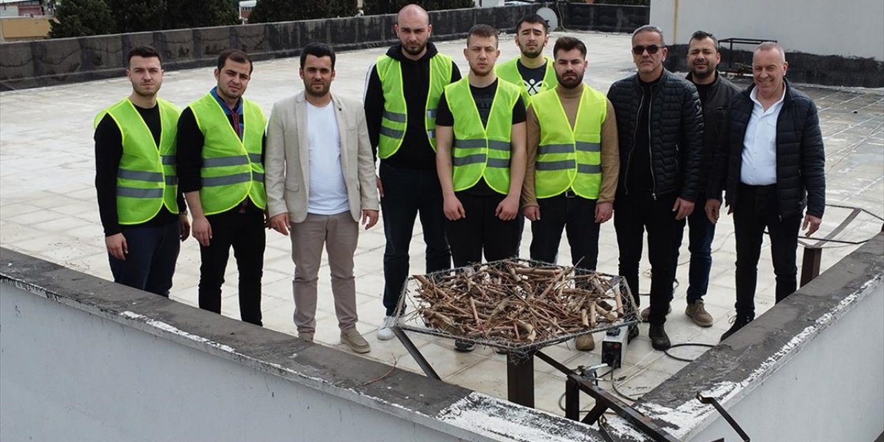 Manisa'da Üniversite Öğrencileri Hurda Metallerden Leyleklere Yuva Yaptı
