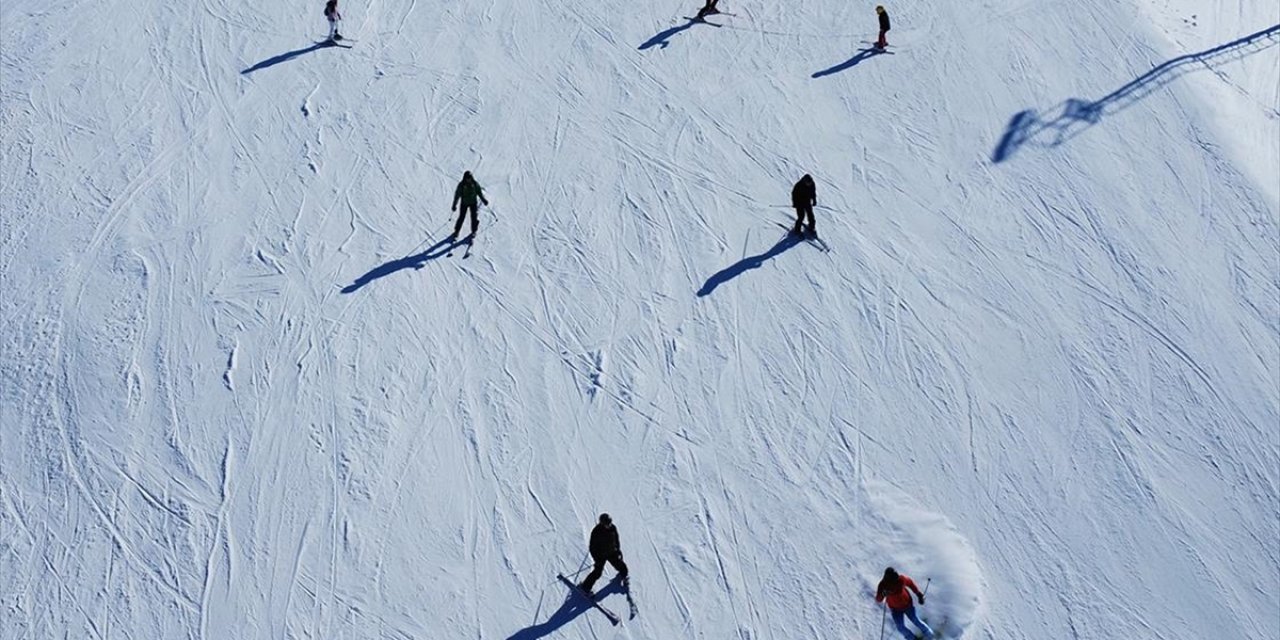 Kayak Merkezlerinde En Fazla Kar Kalınlığı 140 Santimetreyle Palandöken'de Ölçüldü