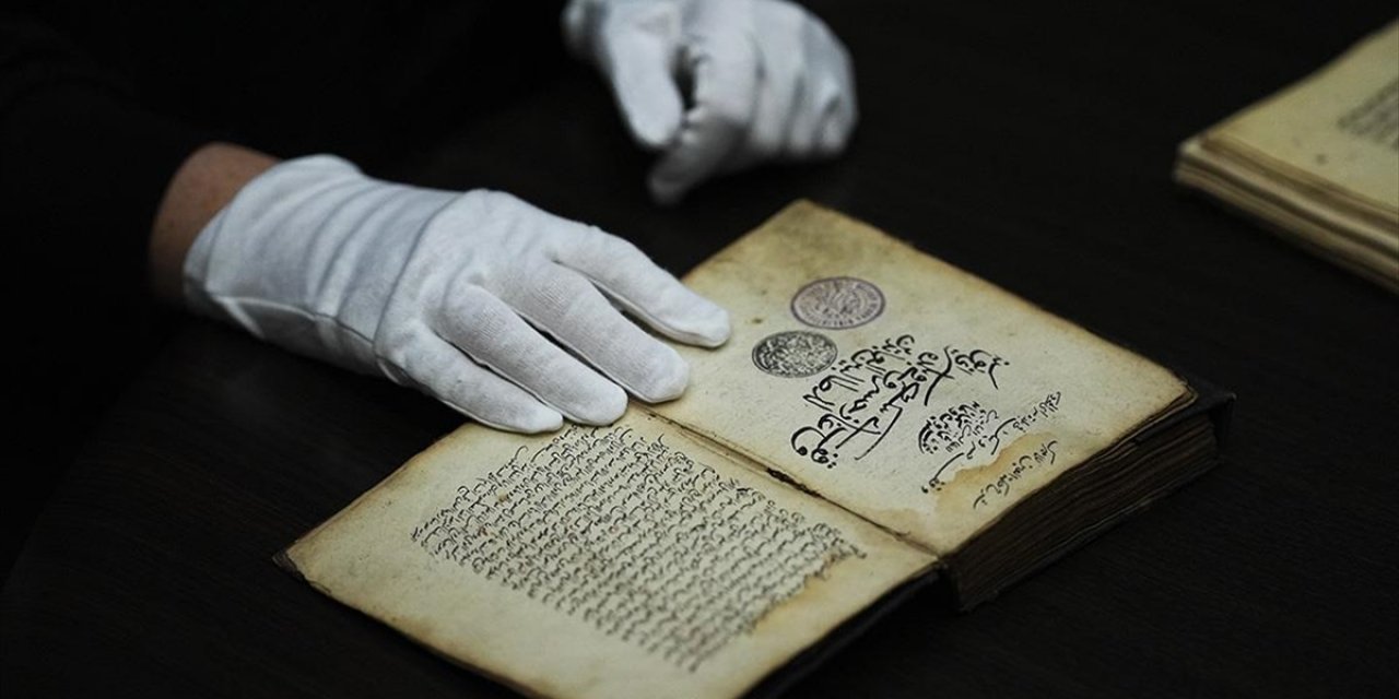 Osmanlı Mirası Gazi Hüsrev Bey Kütüphanesi Yüzlerce Yıllık El Yazması Eserleri Muhafaza Ediyor