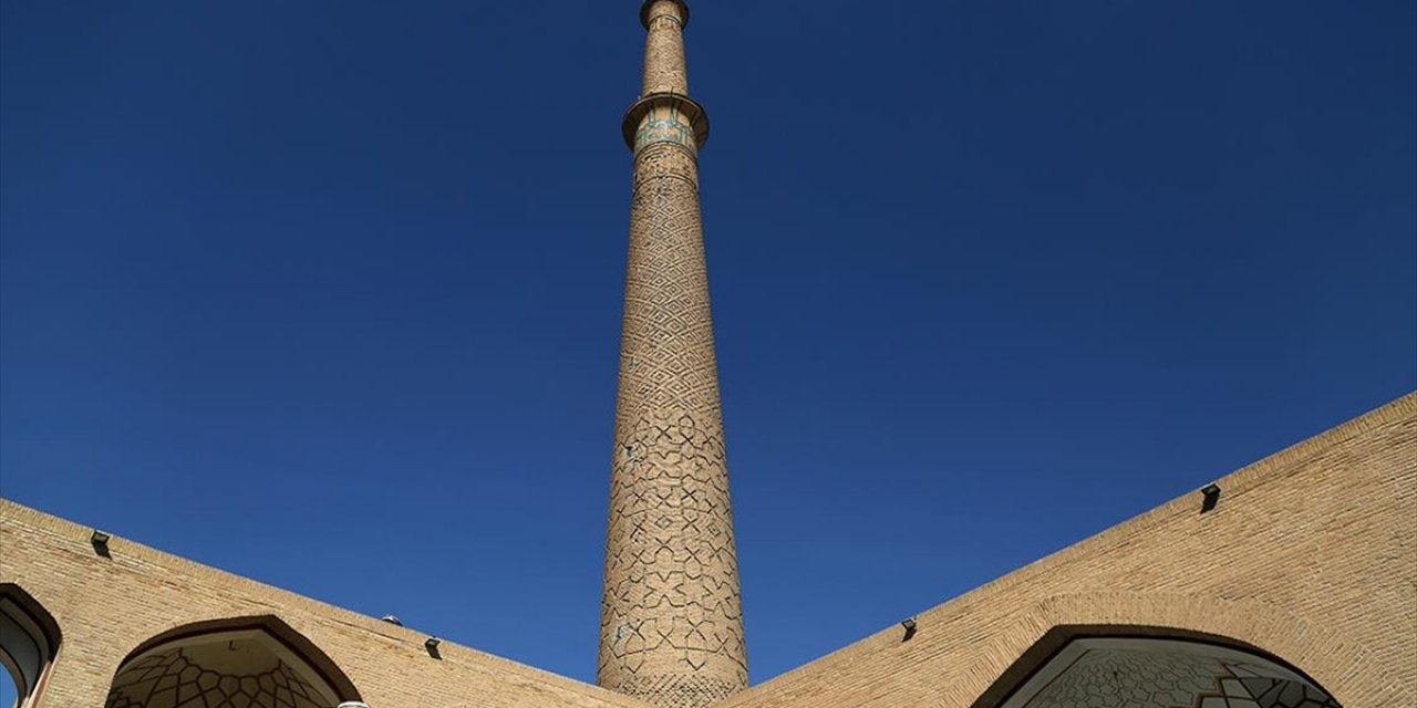 İsfahan'daki "Ali Minaresi", İşçiliği ve İhtişamıyla Selçuklu Mimarisini Bugünlere Taşıyor
