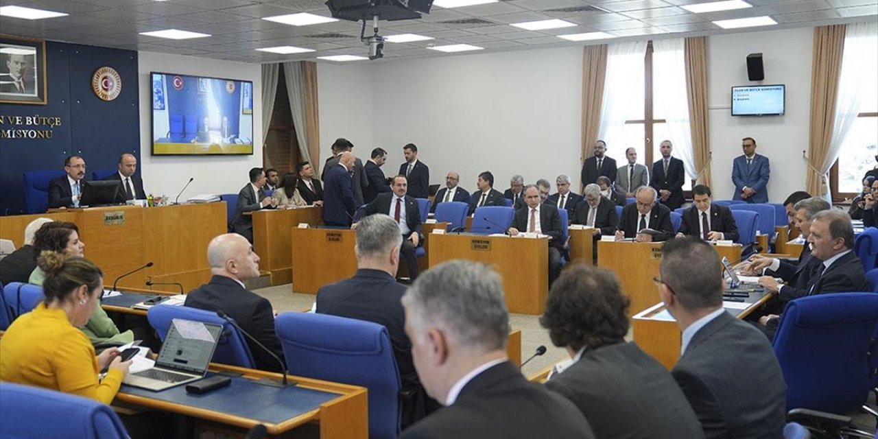 Emekli Bayram İkramiyesinin Yükseltilmesine Yönelik Düzenlemeyi de İçeren Kanun Teklifi, Komisyonda