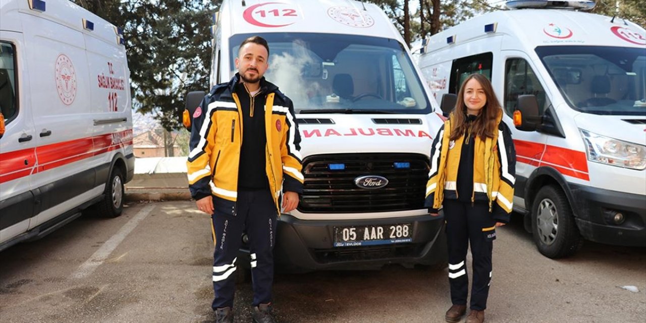 Acil Tıp Teknisyeni Abla Kardeş Aynı Ambulansta Görev Yapıyor