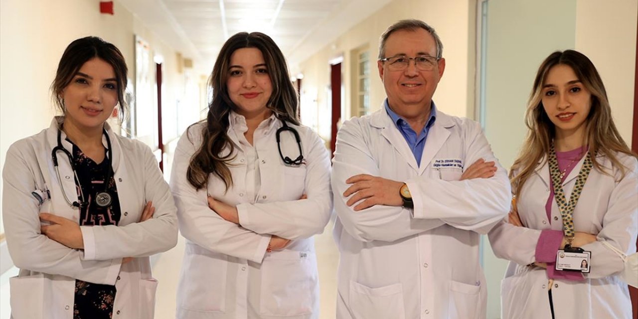 "Türkiye Sevdalısı" Yabancı Hekimler Özverili Çalışmalarıyla Takdir Topluyor