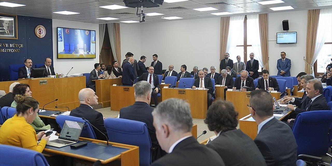 Emekli Bayram İkramiyesinin Yükseltilmesine Yönelik Düzenlemeyi de İçeren Kanun Teklifi, Komisyonda Kabul Edildi