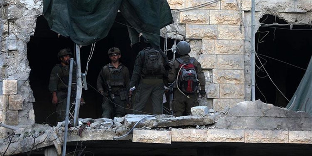 İsrail Güçleri, Batı Şeria'da Pek Çok Noktaya Baskın Düzenledi