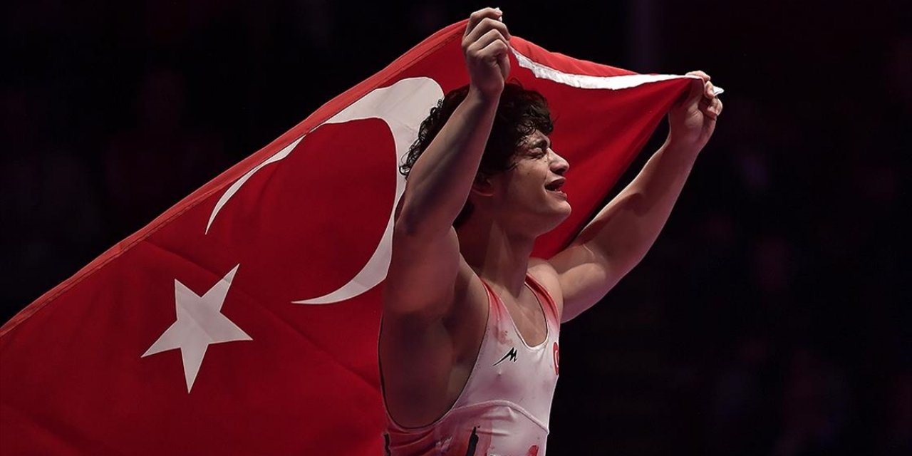 Milli Güreşçi Alperen Berber'den 23 Yaş Altı Avrupa Şampiyonası'nda Altın Madalya