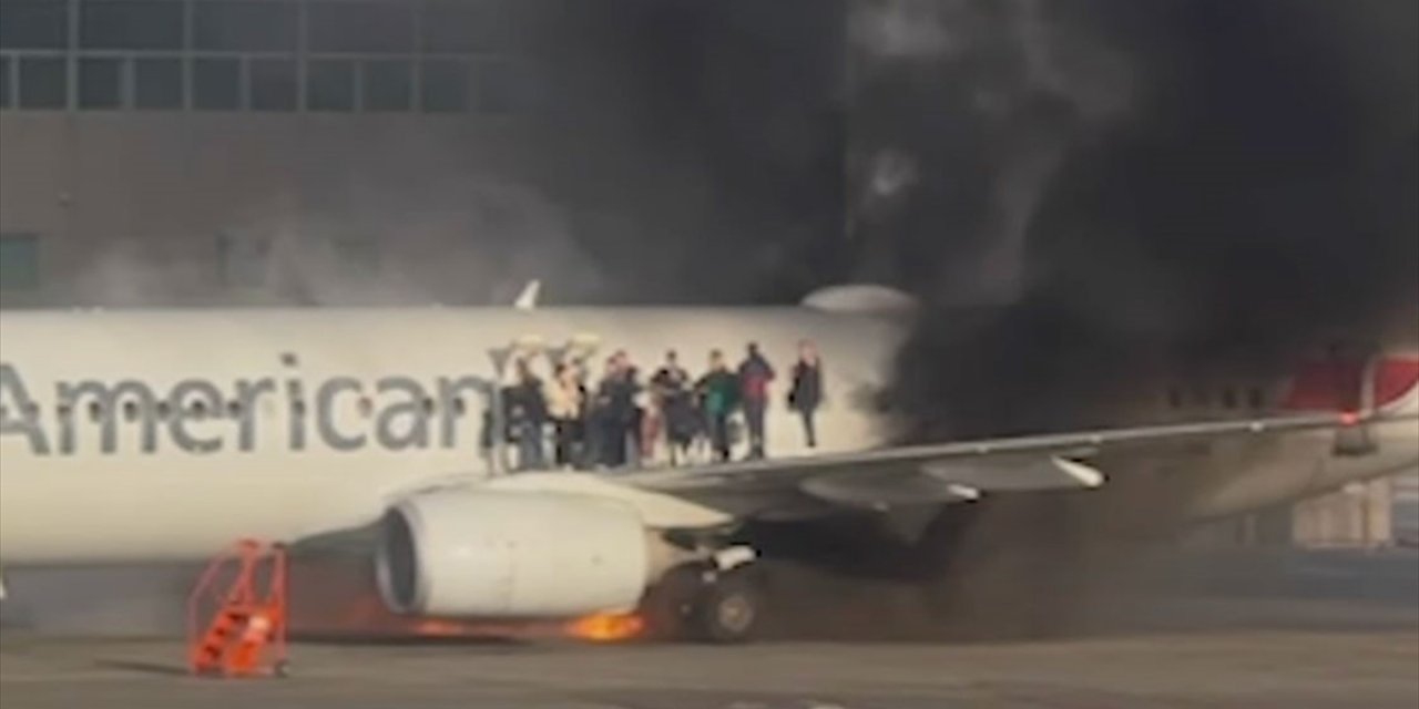 ABD''de Bir Yolcu Uçağı Havalimanındayken Aniden Alev Aldı