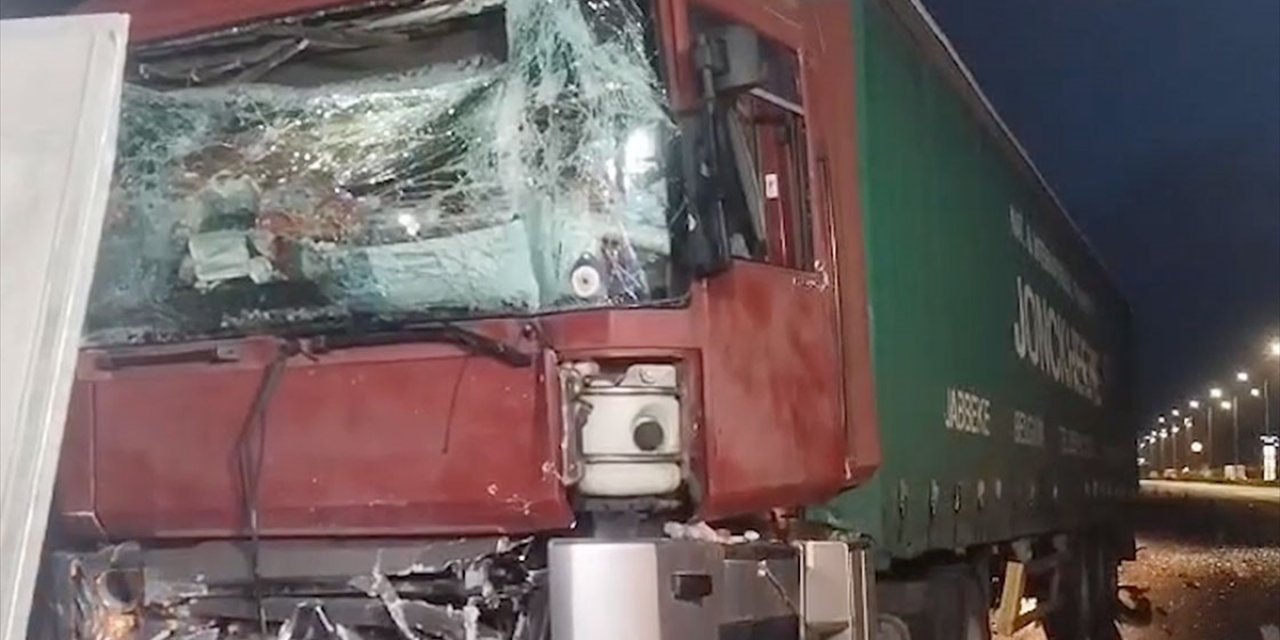 Kuzey Marmara Otoyolu'ndaki Zincirleme Kazada 2 Kişi Yaralandı